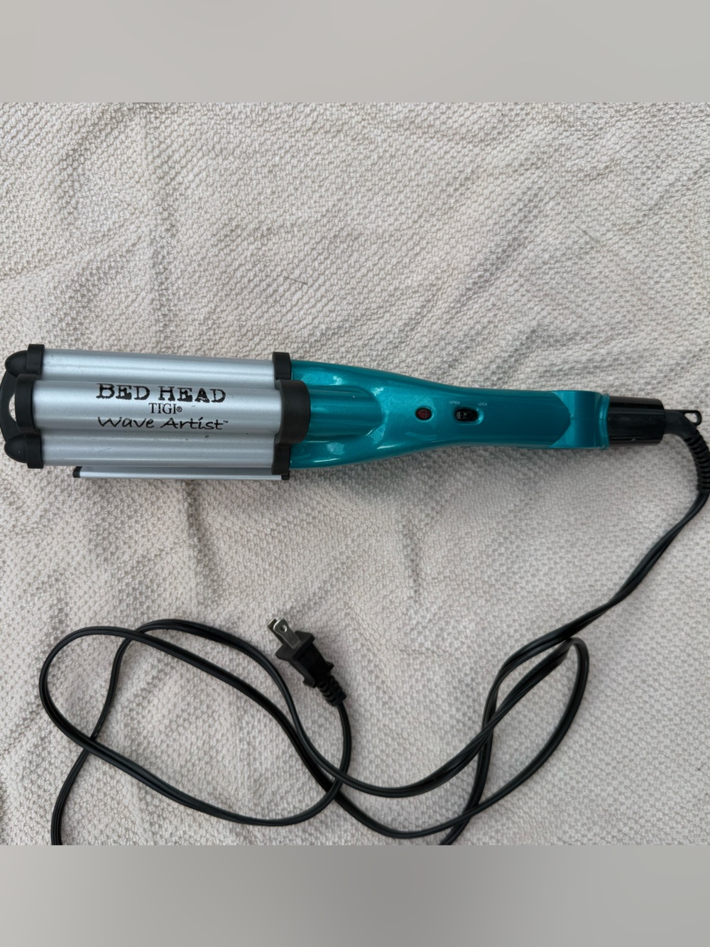 Bed Head Wave Artist Crimper in Teal and Silver